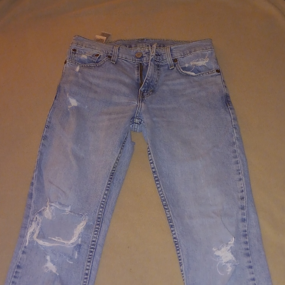 Levis ripped jeans W28 L30 size fits: xs/s 1-3/ 25